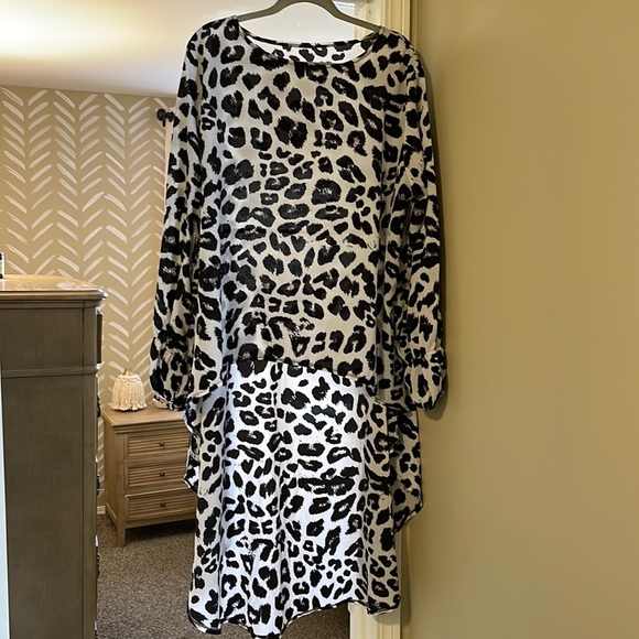 Tops - Snow Leopard High Low